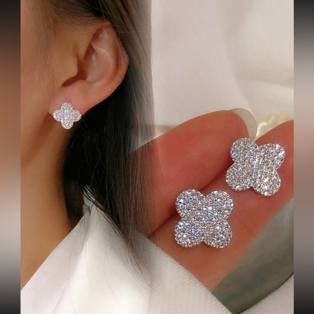 925 Sterling Silver Four Leaf Clover Stud Earrings - Picture 2 of 4